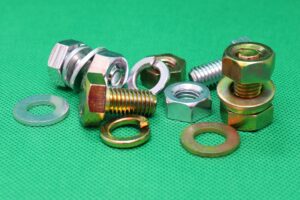 めっきされたねじ